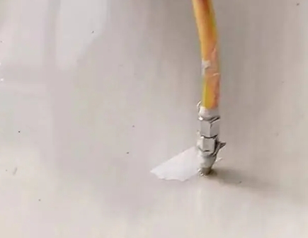 泰兴瓷砖空鼓维修公司专业解答在瓷砖铺贴过程中，如果使用的砂料过粗（如全部使用了粗砂），可能会导致以下问题